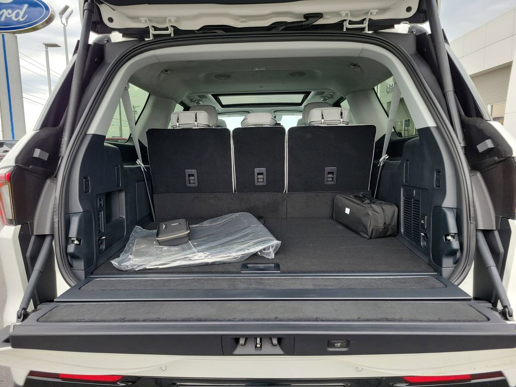 New 2026 Lincoln Navigator L Black Label AWD/4WD image 10