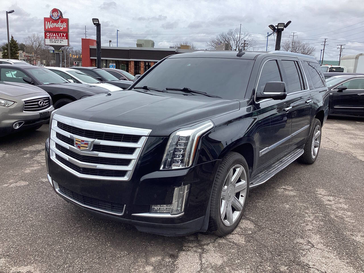 Used 2017 Cadillac Escalade ESV Luxury AWD/4WD image 4