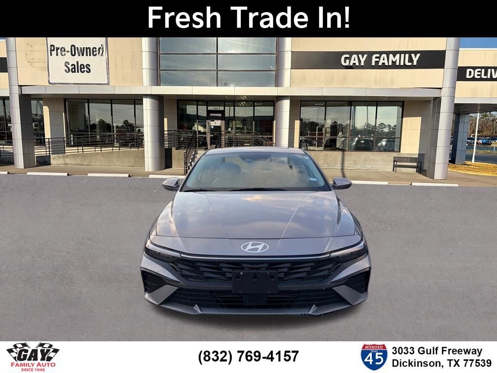 Used 2025 Hyundai Elantra Limited image 2