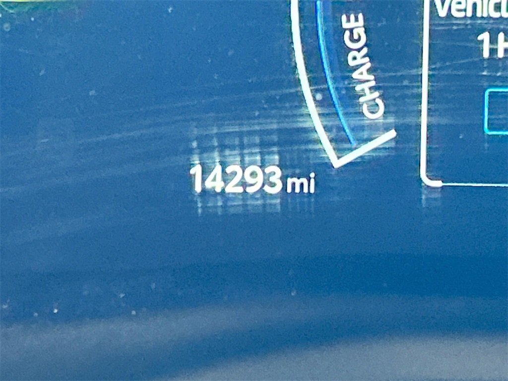 Used 2025 Toyota Camry SE w/ Convenience Package image 10