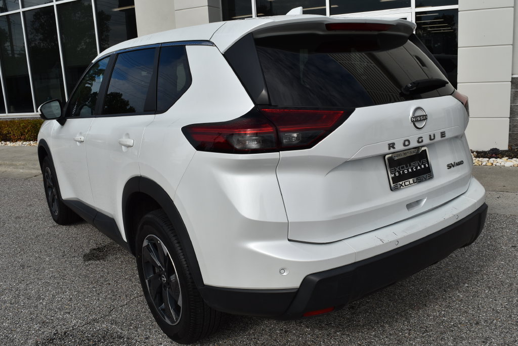 Used 2024 Nissan Rogue SV AWD/4WD image 5