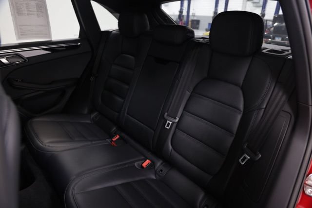 Used 2025 Porsche Macan AWD/4WD image 35