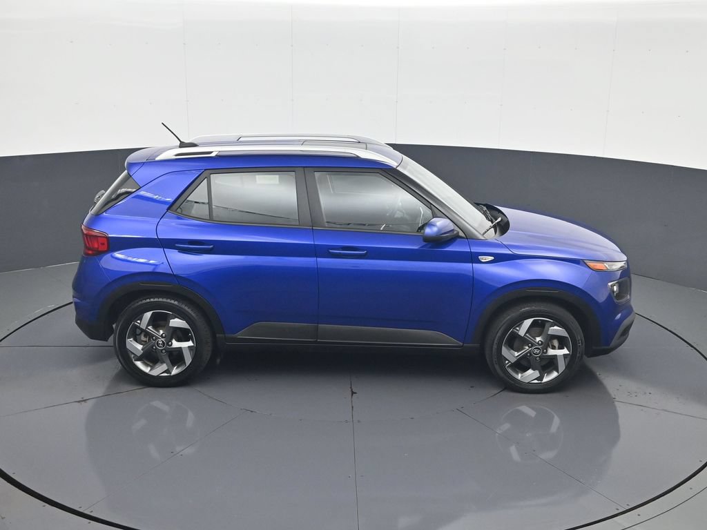 Certified 2024 Hyundai Venue SEL FWD image 17