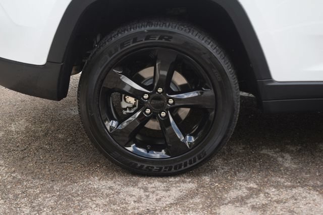 Used 2024 Jeep Grand Cherokee Altitude AWD/4WD image 28