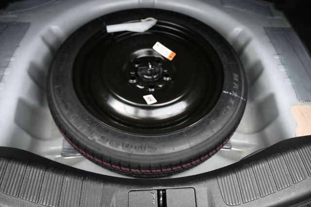 Used 2017 Ford Fusion SE w/ Fusion SE Technology Package FWD image 29