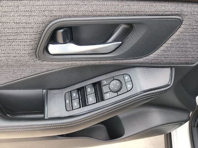 Certified 2021 Nissan Rogue SV FWD image 29