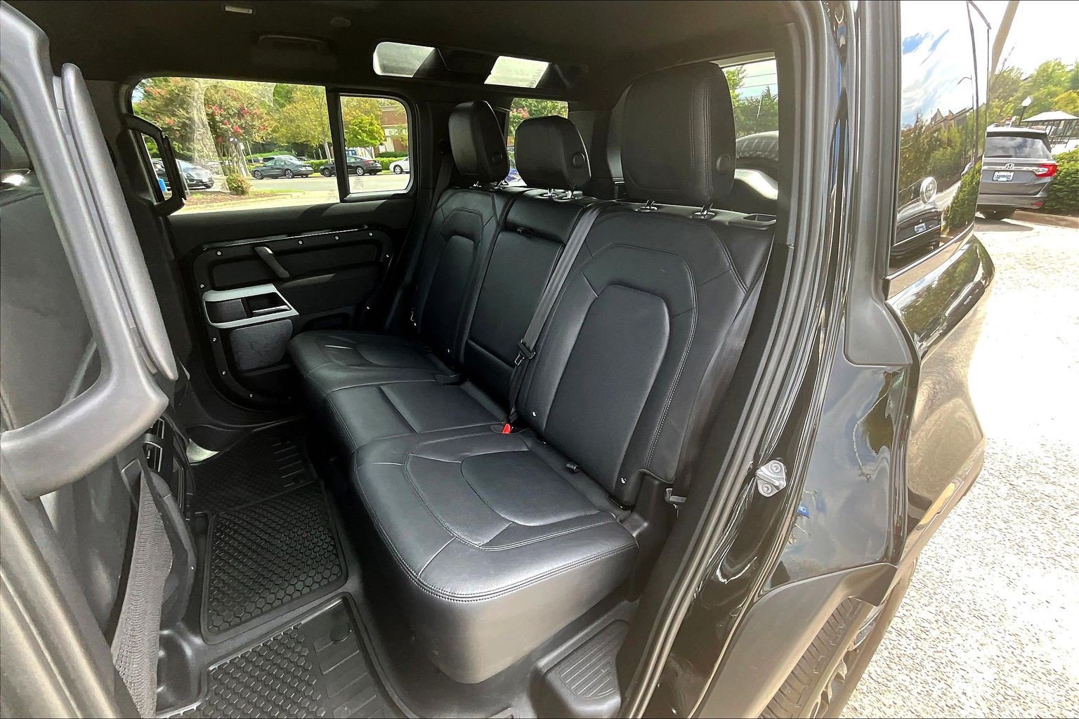 Used 2023 Land Rover Defender 110 S AWD/4WD image 28