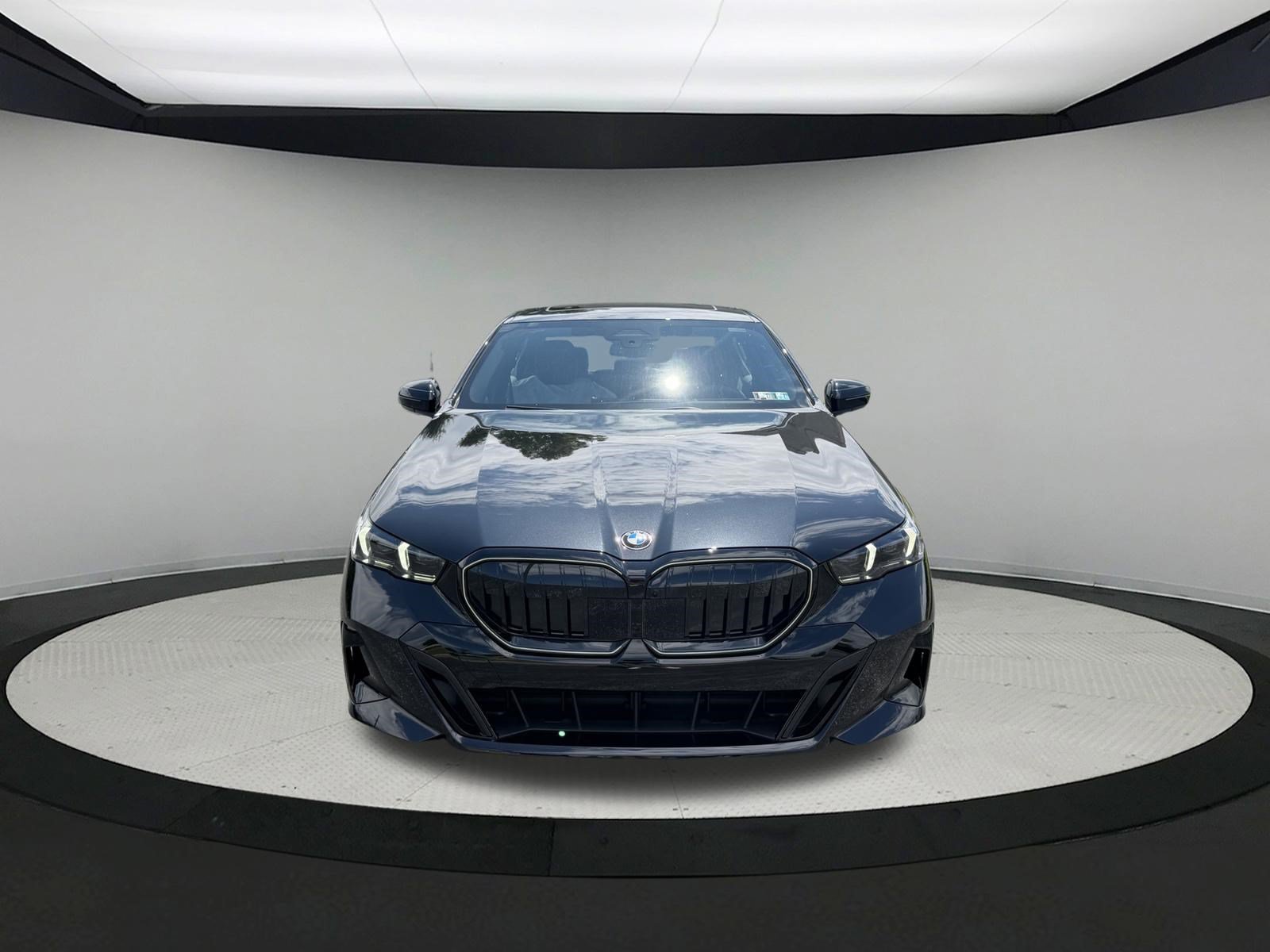 Used 2027 BMW 530i xDrive w/ M Sport Package AWD/4WD image 2