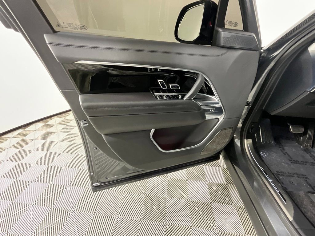 Certified 2024 Land Rover Range Rover Long Wheelbase Autobiography image 17