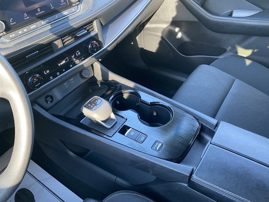 Used 2024 Nissan Rogue SV image 23