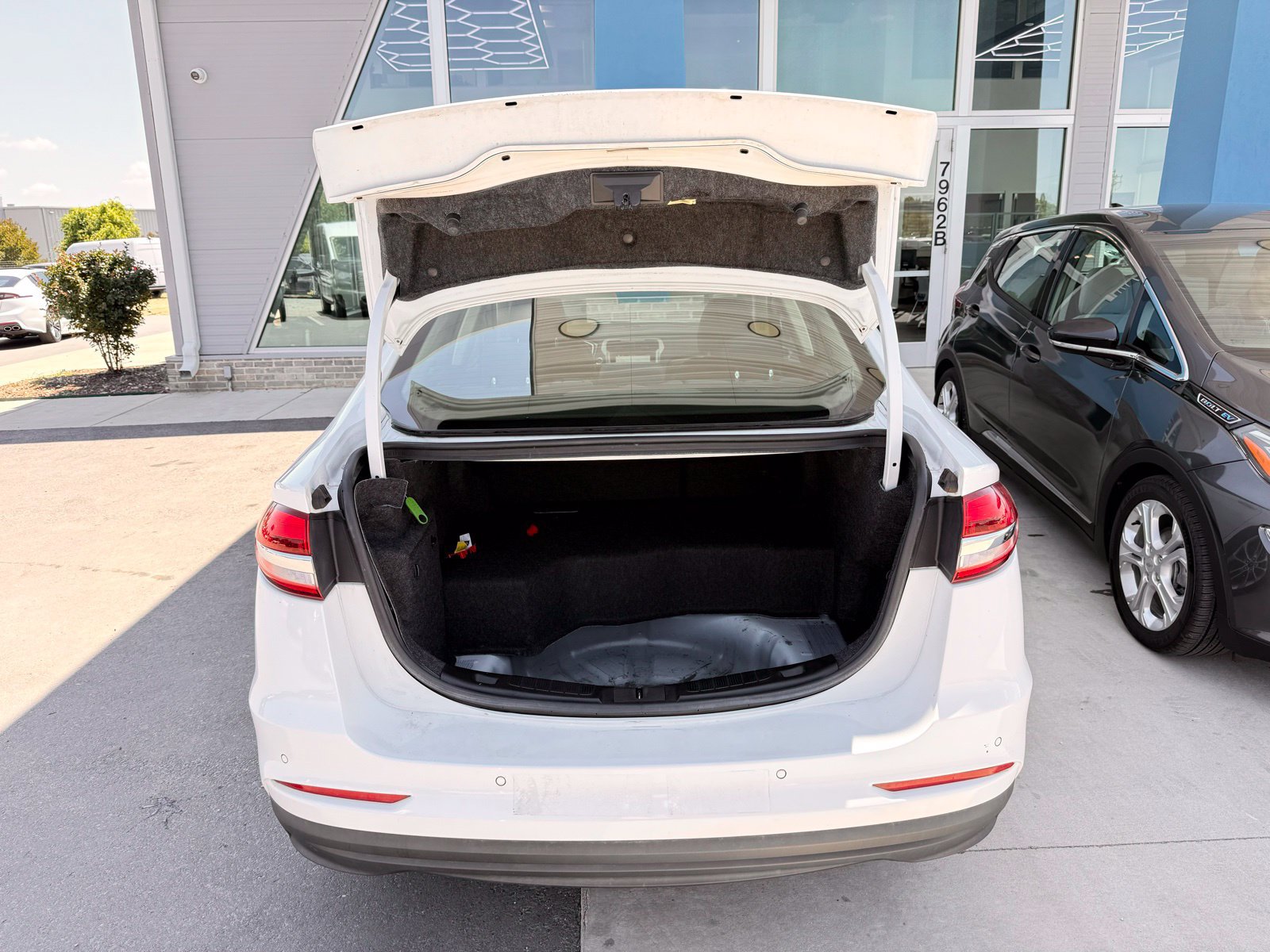 Used 2019 Ford Fusion SE FWD image 35
