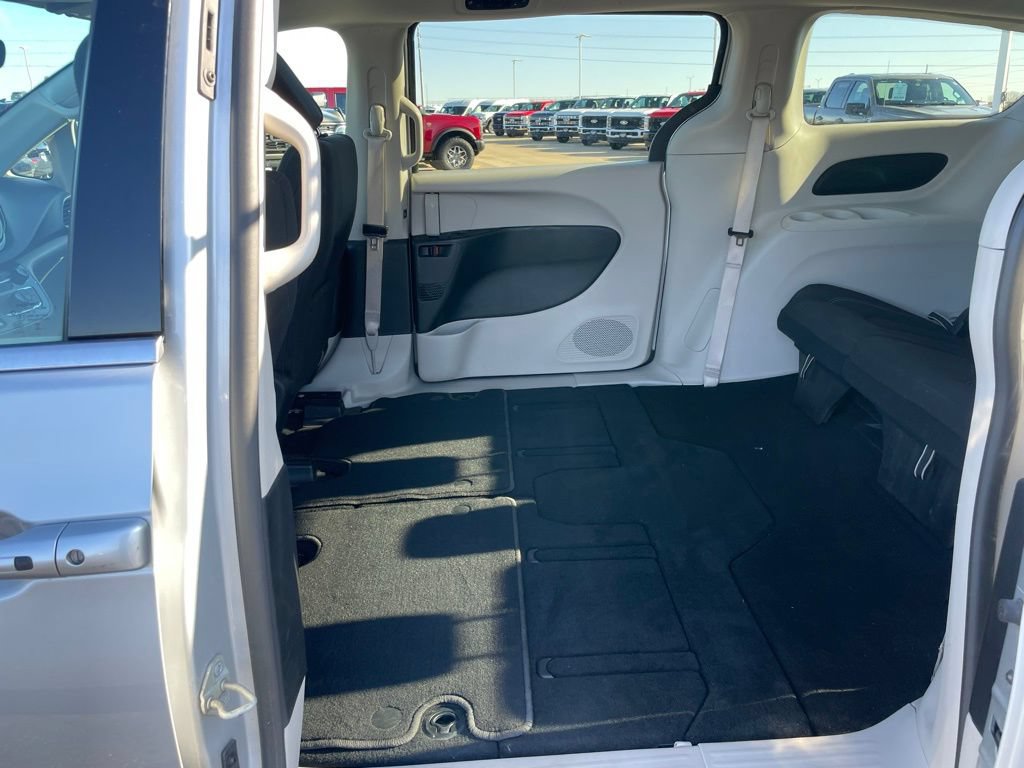 Used 2024 Chrysler Voyager LX FWD image 49