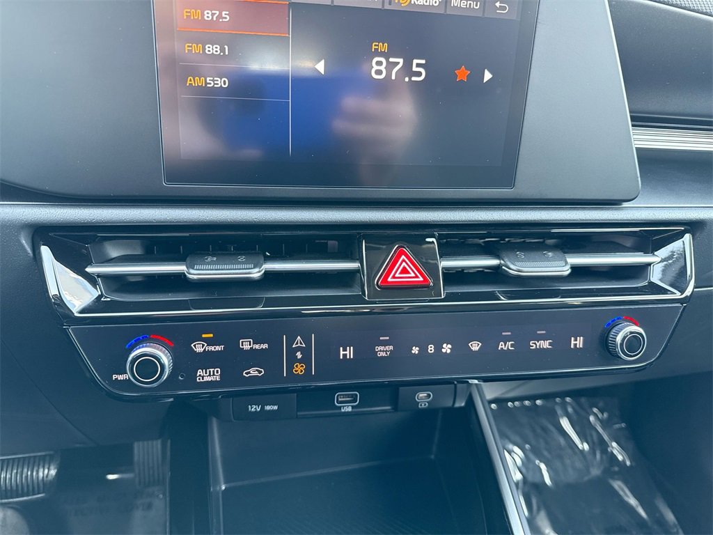 Used 2025 Kia Niro LX image 16