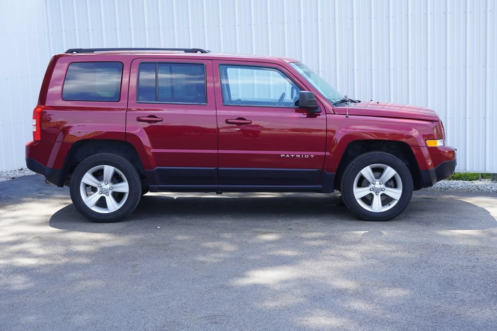 Used 2014 Jeep Patriot Latitude w/ Sun/Sound Group AWD/4WD image 2
