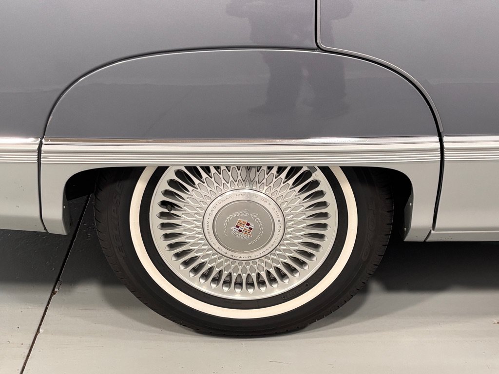 Used 1990 Cadillac Fleetwood Sedan FWD image 35