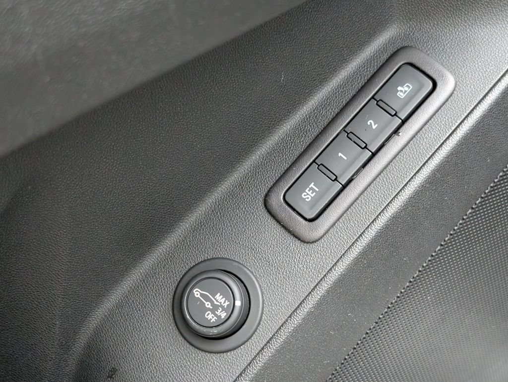 Used 2020 Chevrolet Equinox Premier FWD image 28