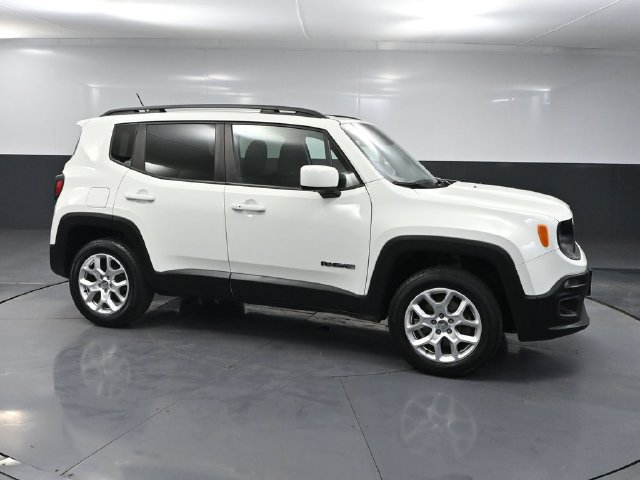 Used 2017 Jeep Renegade Latitude w/ Cold Weather Group AWD/4WD image 2