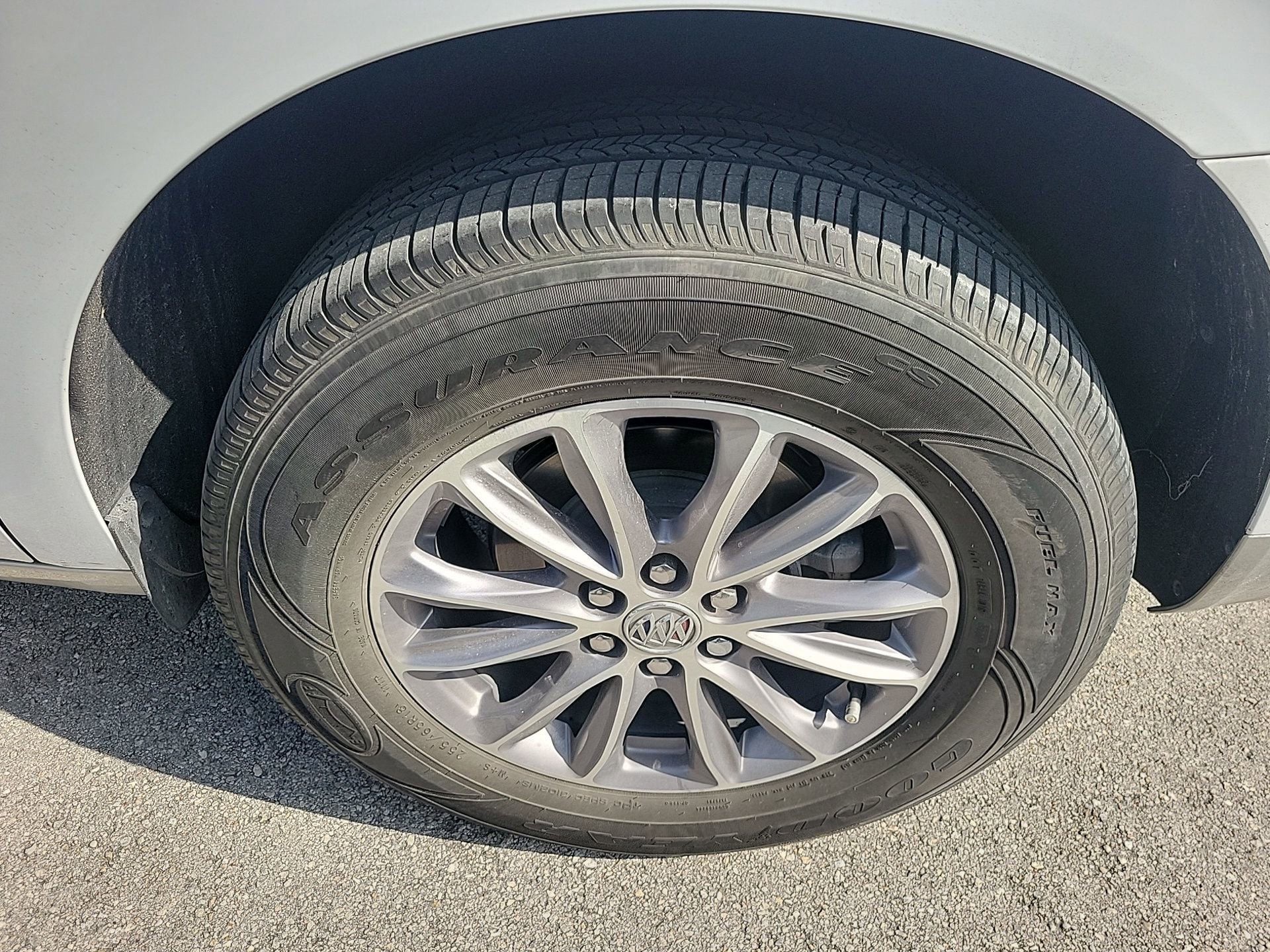 Used 2023 Buick Enclave Essence image 20