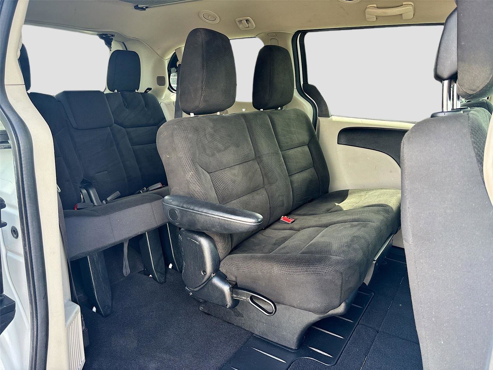 Used 2019 Dodge Grand Caravan SE image 27