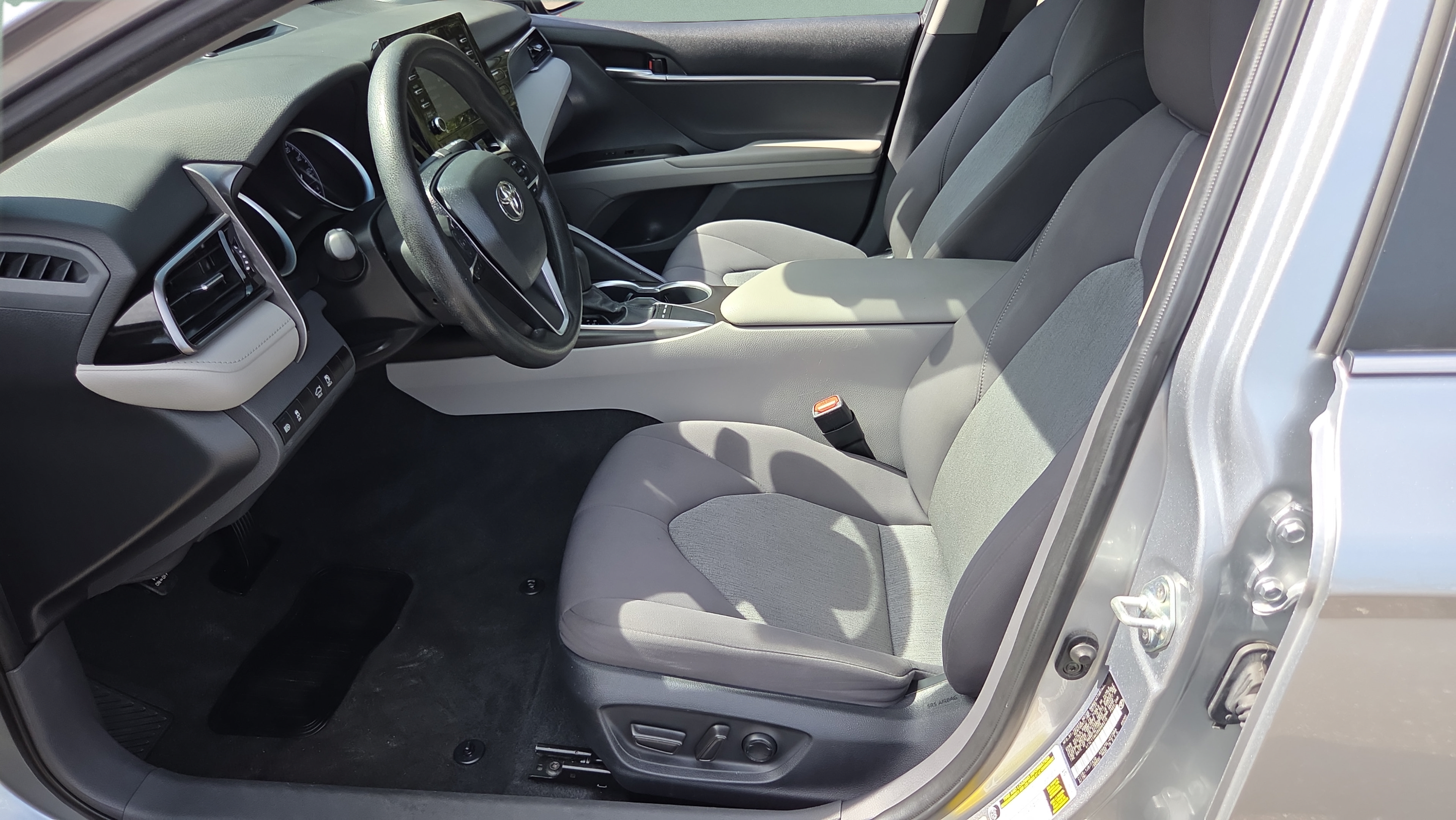 Used 2024 Toyota Camry LE FWD image 9