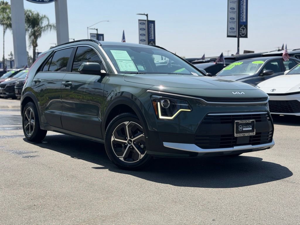 Used 2024 Kia Niro EX FWD image 3