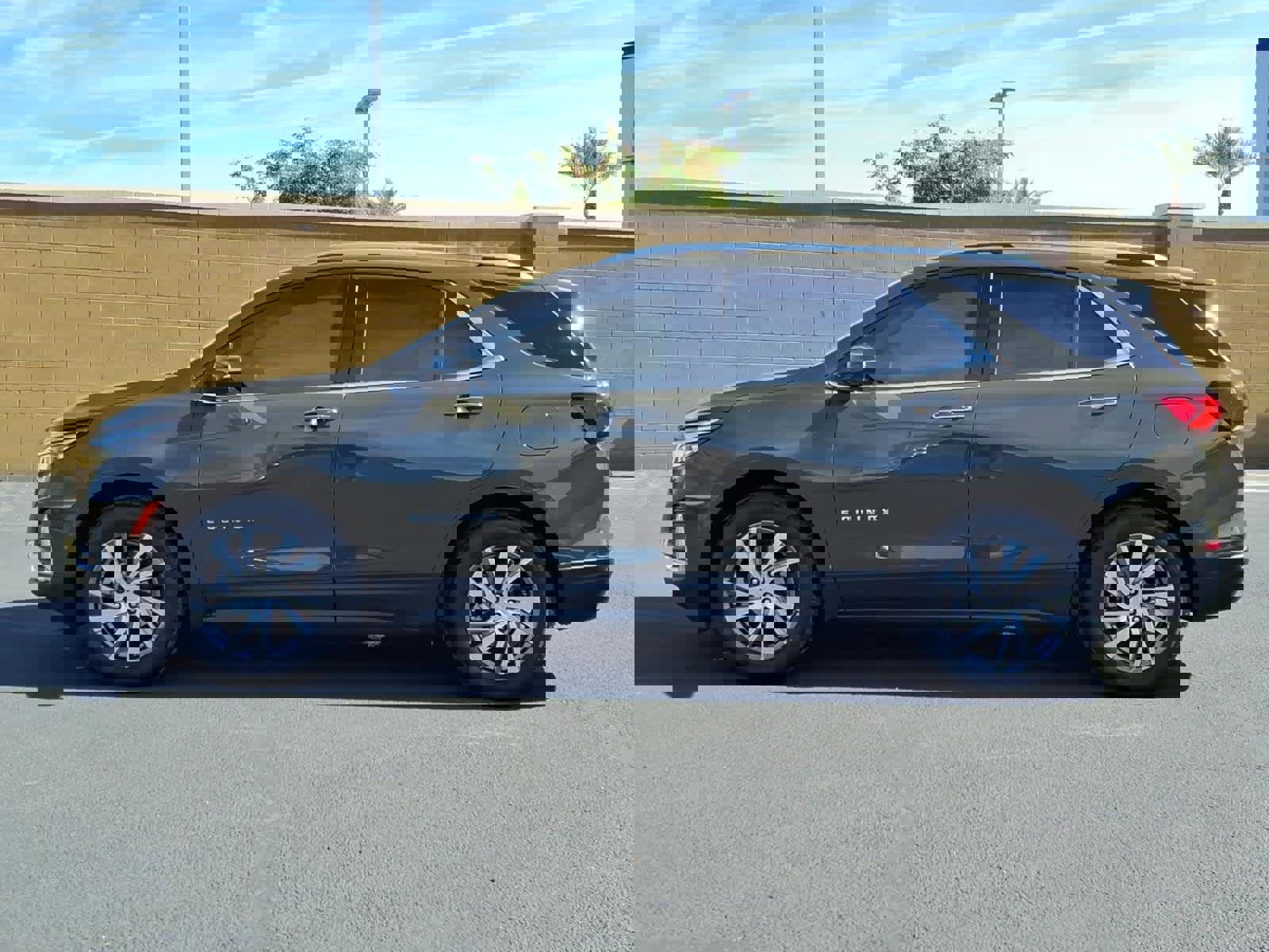 Used 2024 Chevrolet Equinox Premier image 4