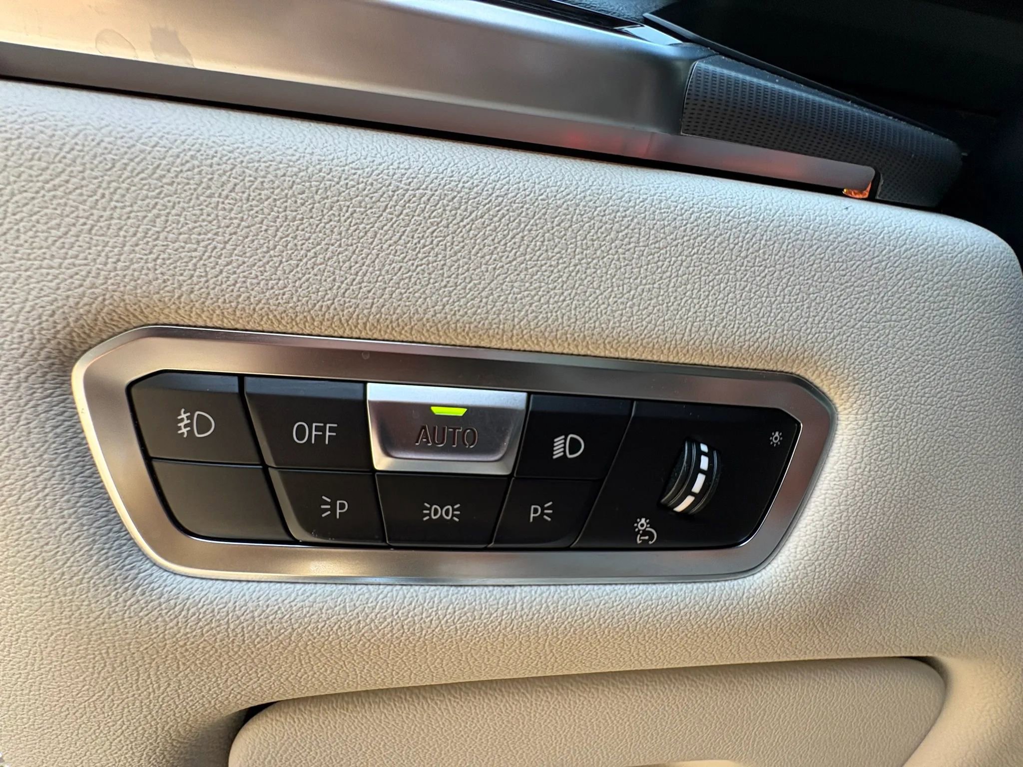 Used 2019 BMW X5 xDrive50i w/ M Sport Package AWD/4WD image 32