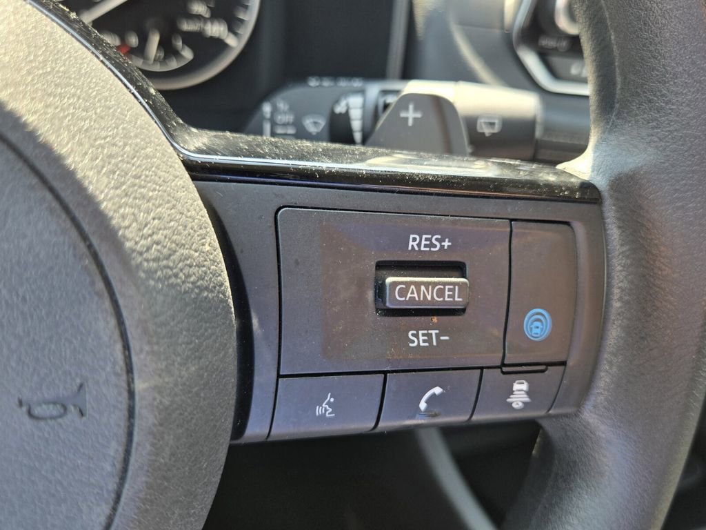 Used 2023 Nissan Rogue SV image 24