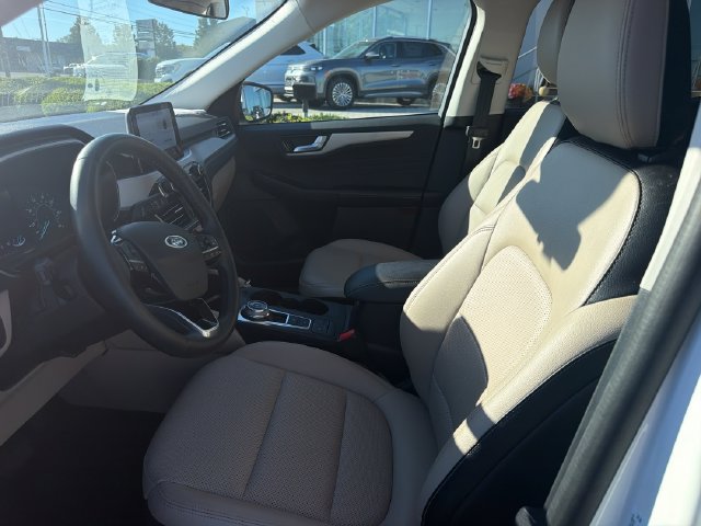 Used 2022 Ford Escape SEL FWD image 9