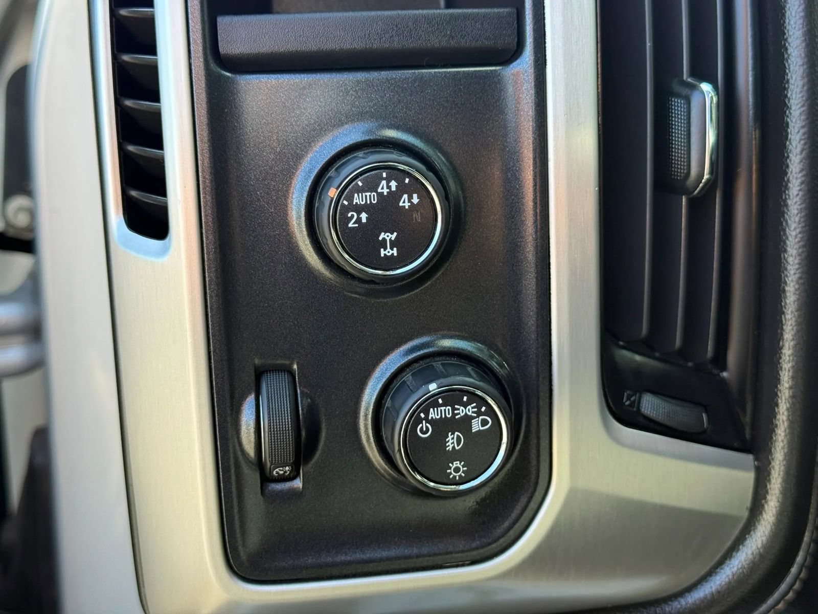 Used 2014 GMC Sierra 1500 SLE w/ SLE Value Package AWD/4WD image 28