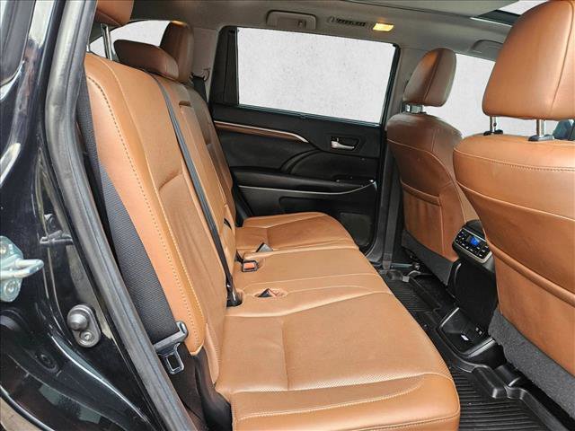 Used 2019 Toyota Highlander Limited Platinum AWD/4WD image 17