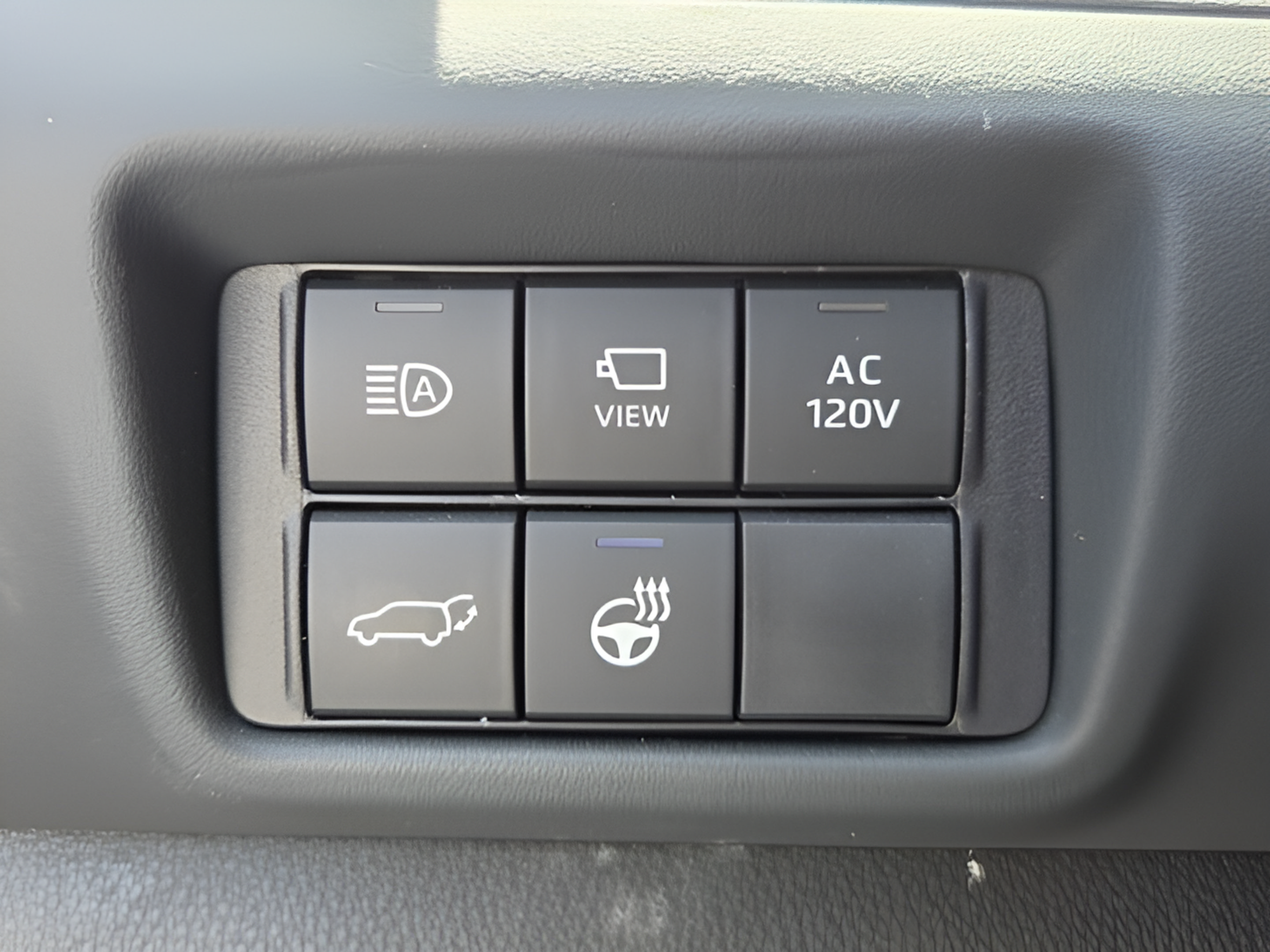 Used 2025 Toyota Highlander Limited AWD/4WD image 29