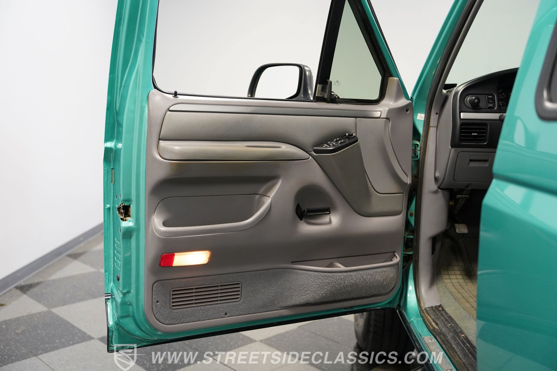 Used 1995 Ford F150 XL AWD/4WD image 38