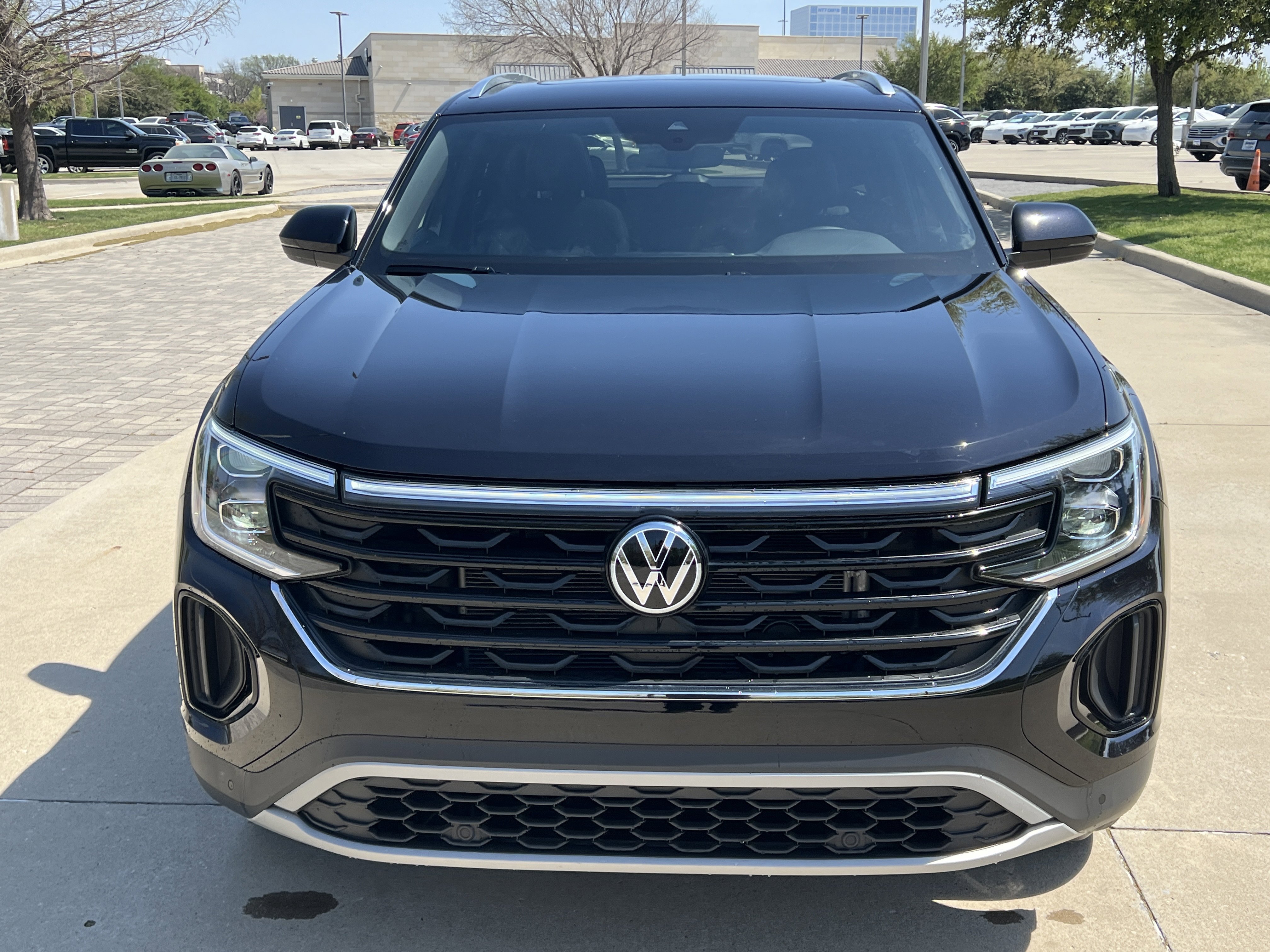 Certified 2025 Volkswagen Atlas Cross Sport SE w/ Panoramic Sunroof Package FWD image 3