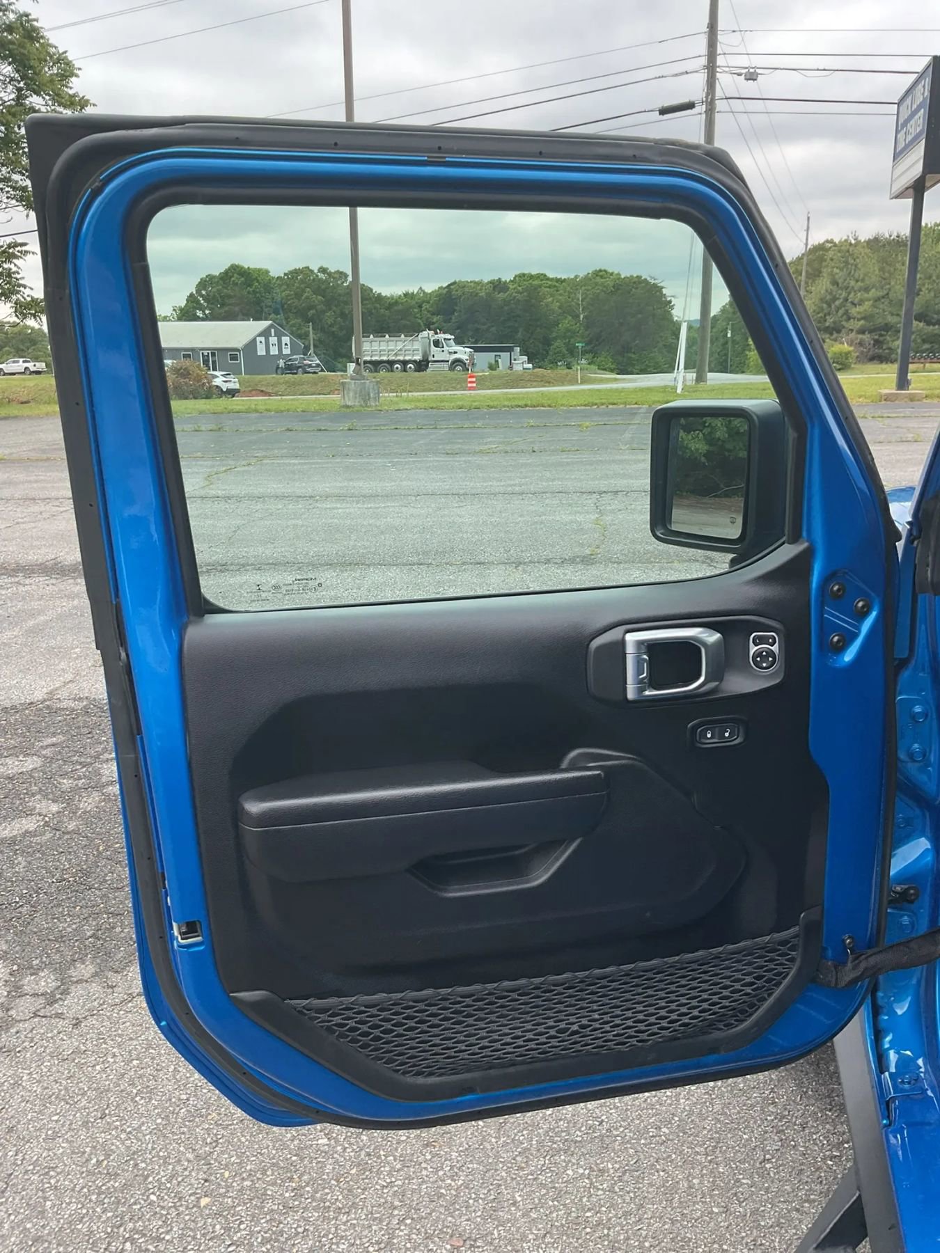 Used 2023 Jeep Gladiator Sport AWD/4WD image 21