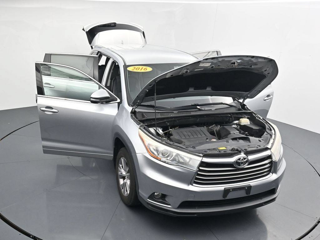 Used 2016 Toyota Highlander Plus AWD/4WD image 41