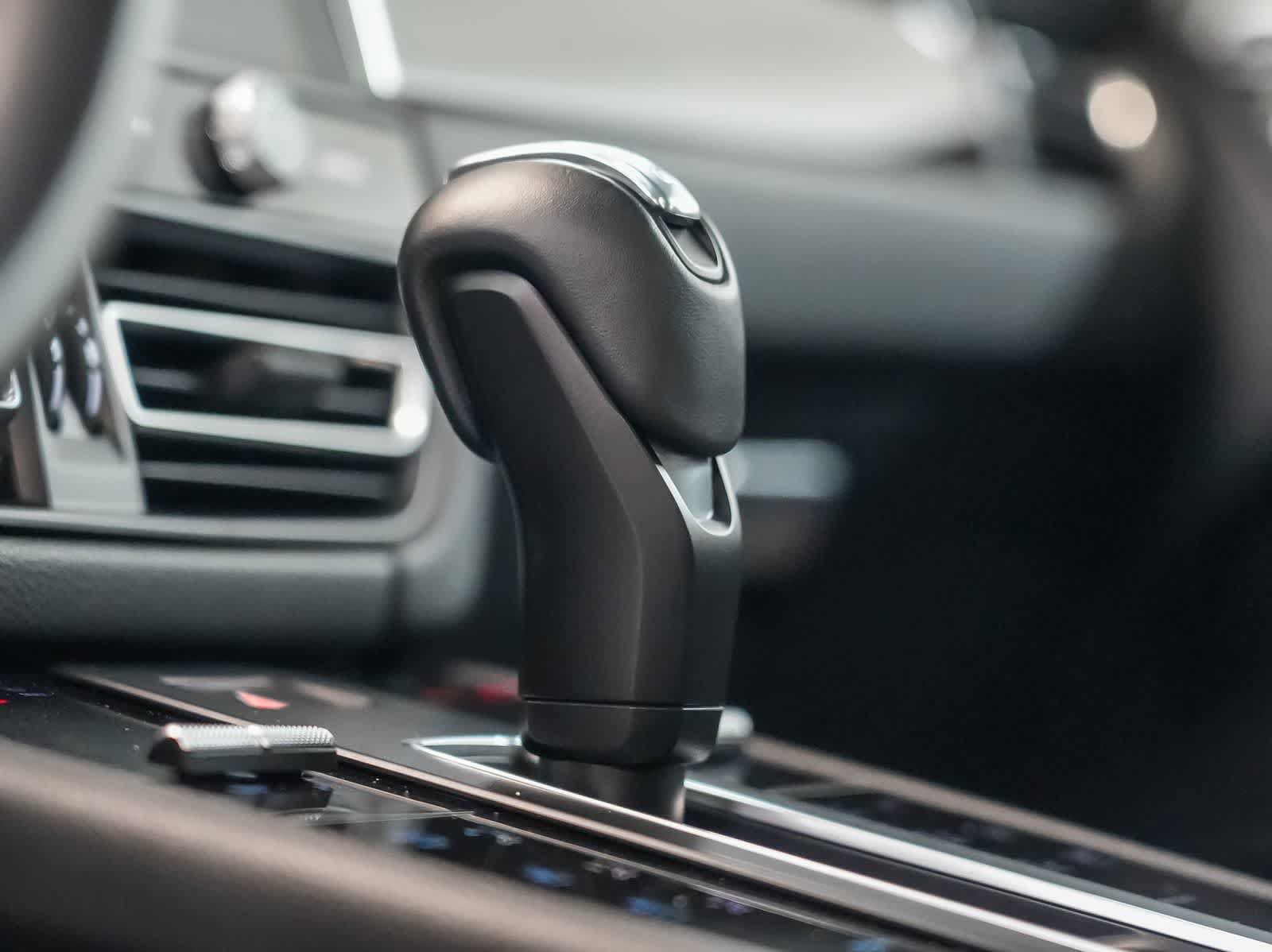 Certified 2023 Porsche Macan AWD/4WD image 26