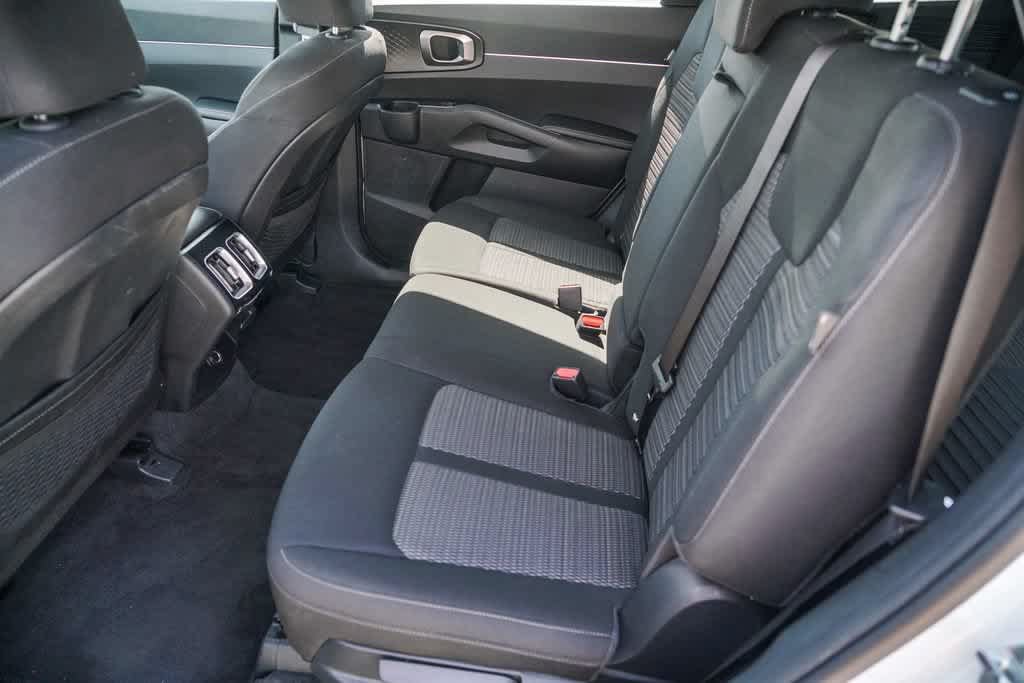 Used 2026 Kia Sorento LX FWD image 16