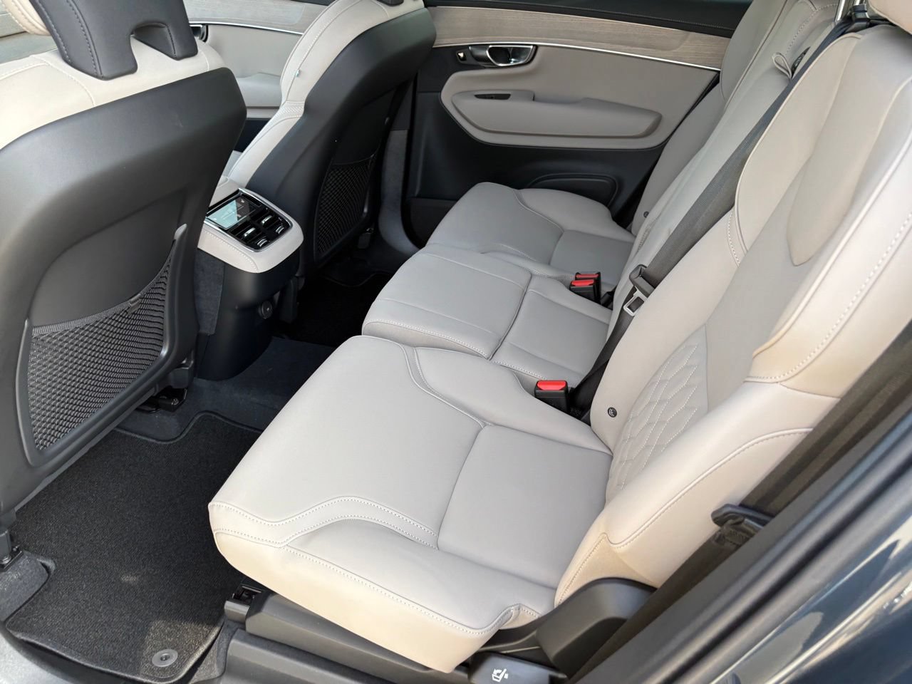 New 2026 Volvo XC90 B5 Plus w/ Protection Package Premier AWD/4WD image 22