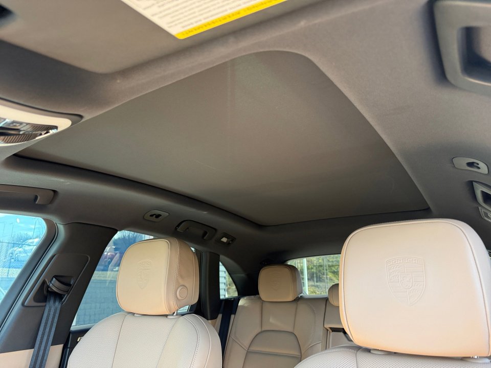 Certified 2025 Porsche Macan Turbo image 19