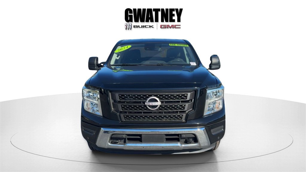 Used 2024 Nissan Titan SV w/ SV Convenience Package image 2