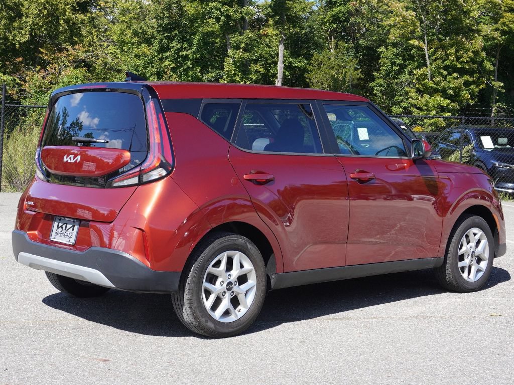 Used 2025 Kia Soul LX w/ LX Technology Package FWD image 8
