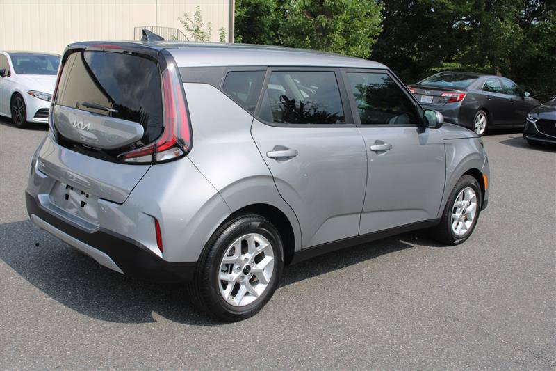 Used 2025 Kia Soul LX w/ LX Technology Package FWD image 7