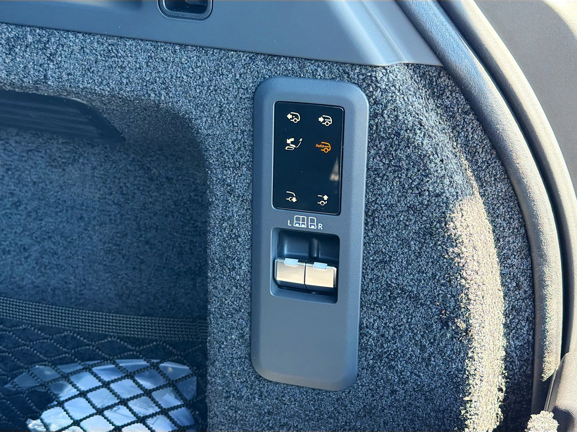 New 2026 Land Rover Range Rover Long Wheelbase Autobiography image 13