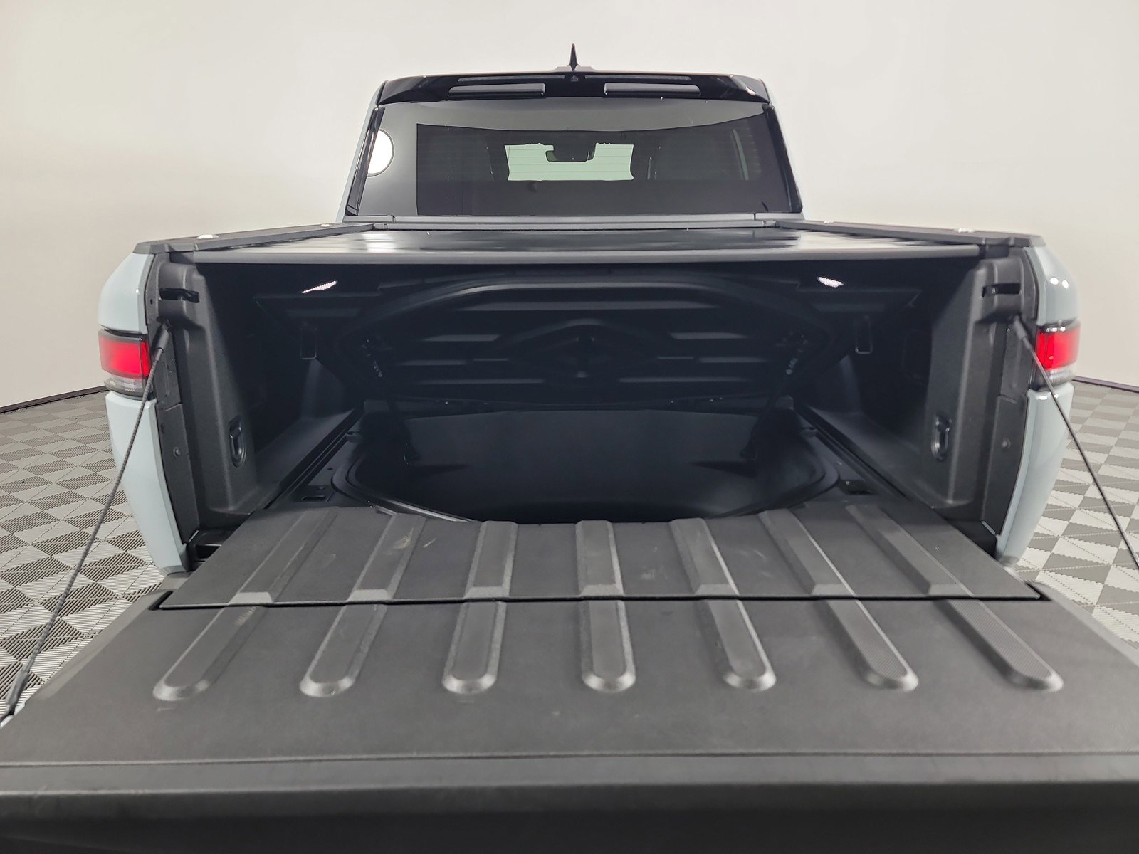 Used 2024 Rivian R1T Adventure AWD/4WD image 15