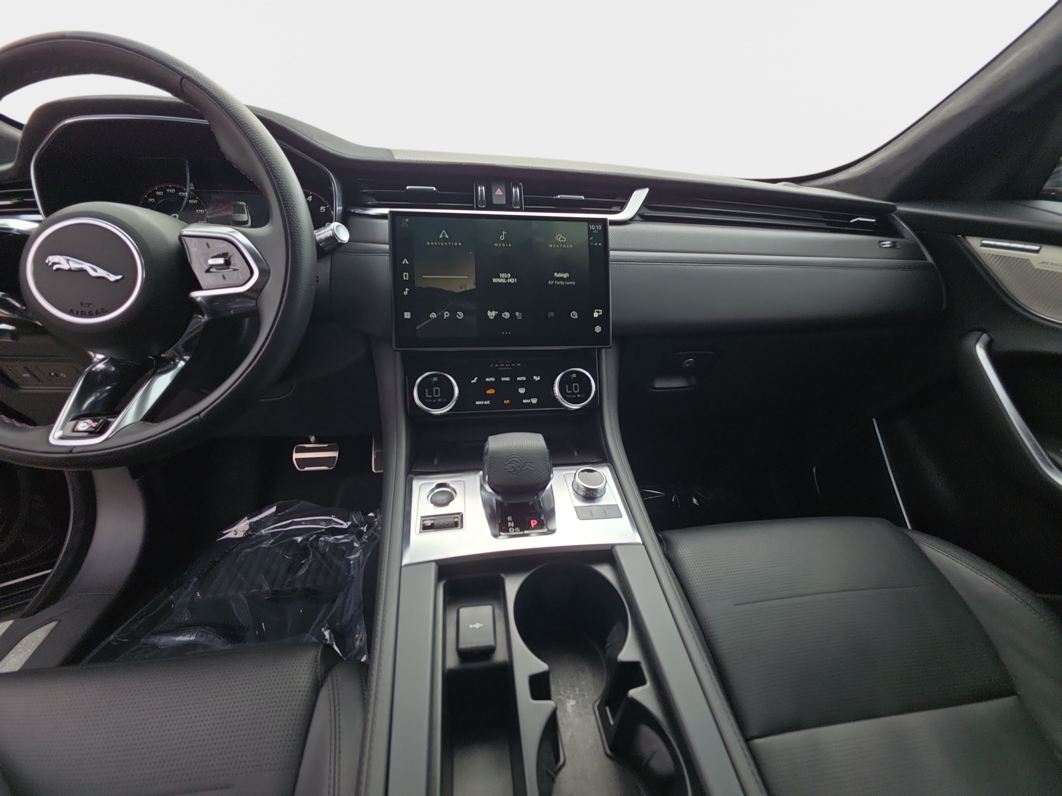 Certified 2022 Jaguar F-PACE SVR AWD/4WD image 20