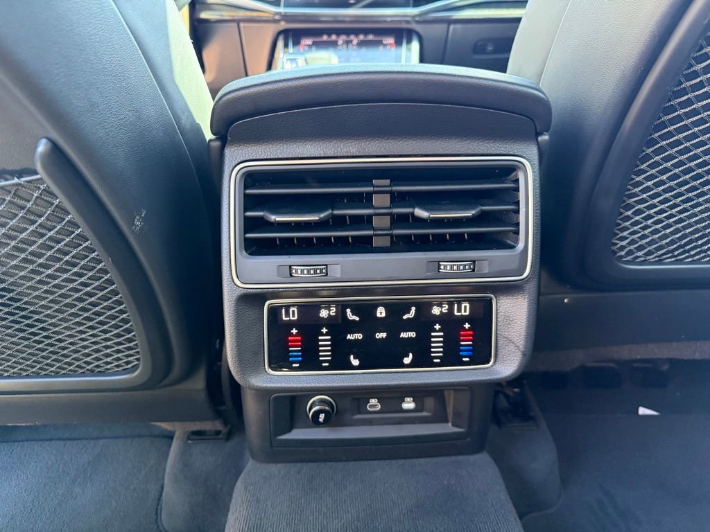 Used 2022 Audi SQ7 Prestige image 25