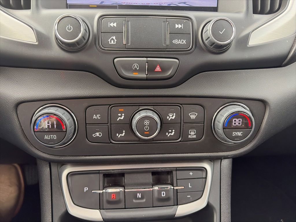 Used 2024 GMC Terrain SLT image 20