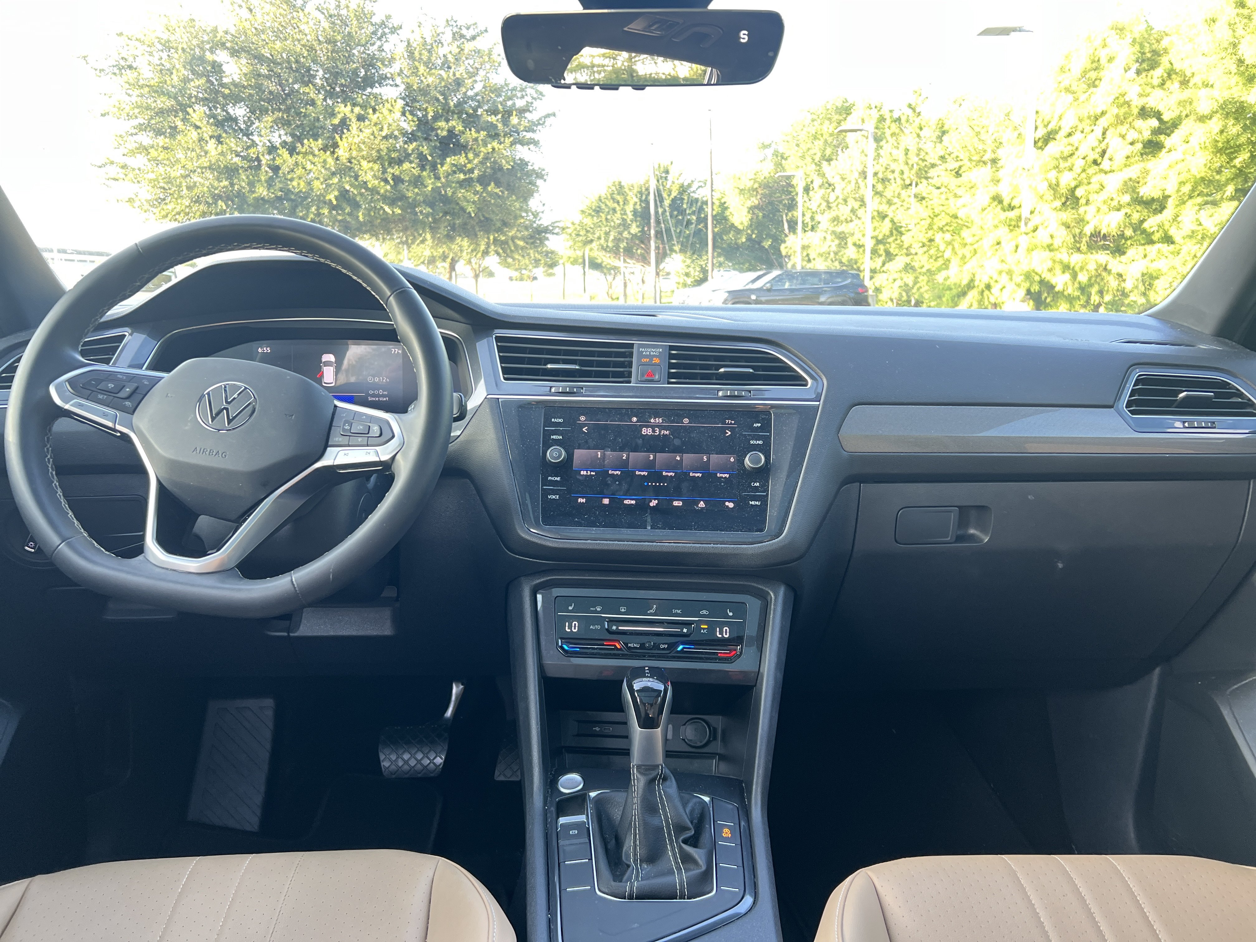 Certified 2023 Volkswagen Tiguan SE w/ Panoramic Sunroof Package FWD image 25