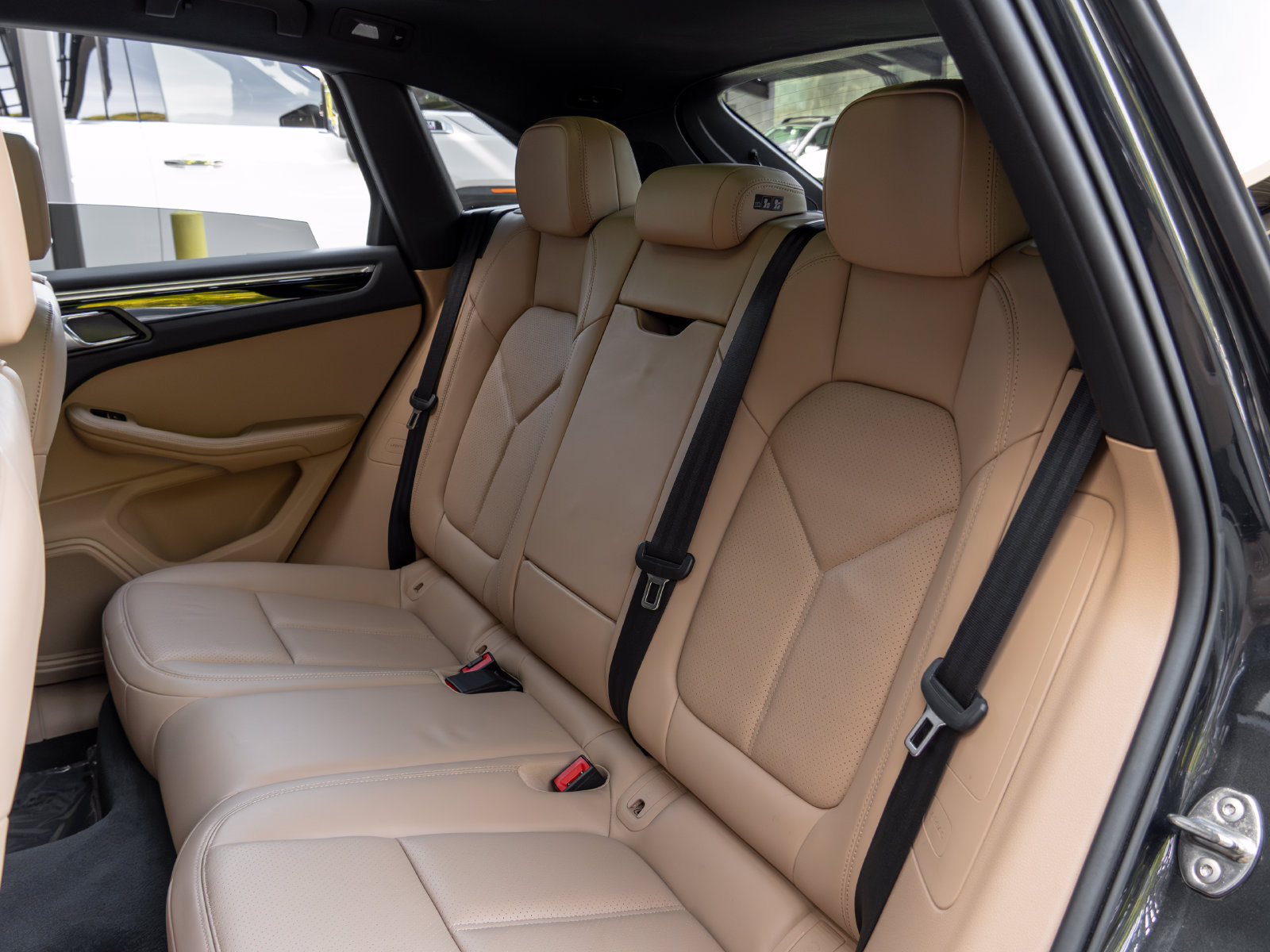 Certified 2023 Porsche Macan AWD/4WD image 45